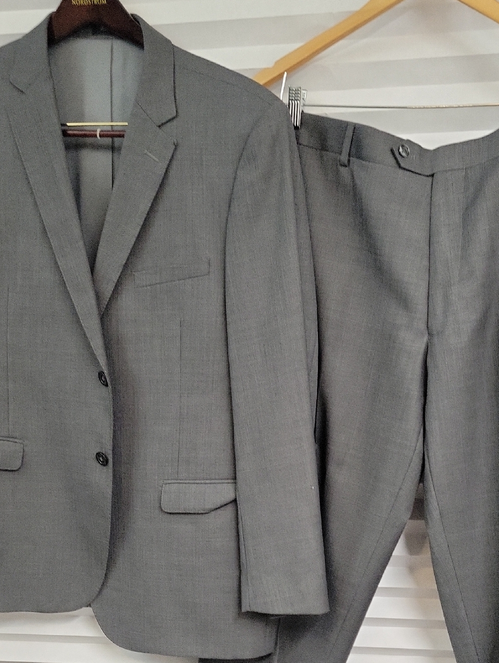 NWOT. Tiglio Super 150's Mens Dark Grey Suit. Size 46R Trousers 40 X 31. Lined.